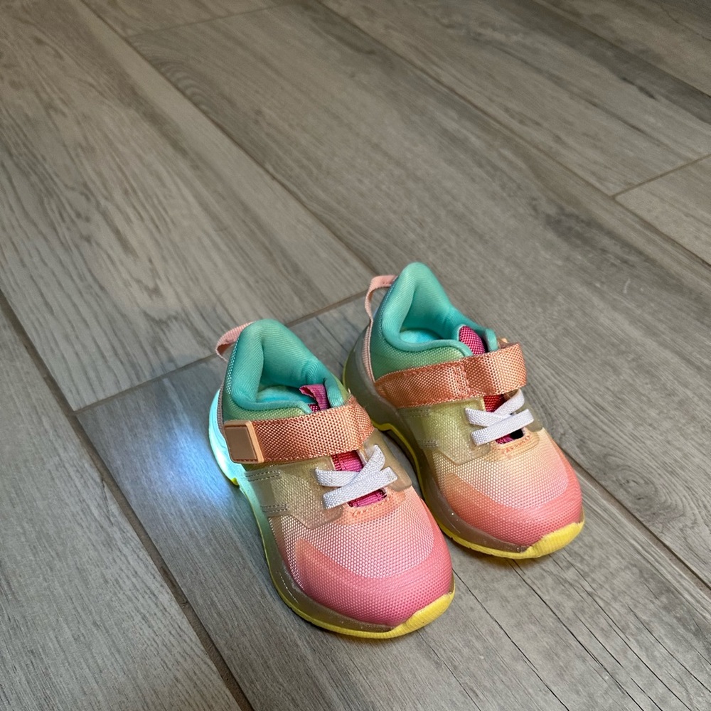 5t tennis shoes